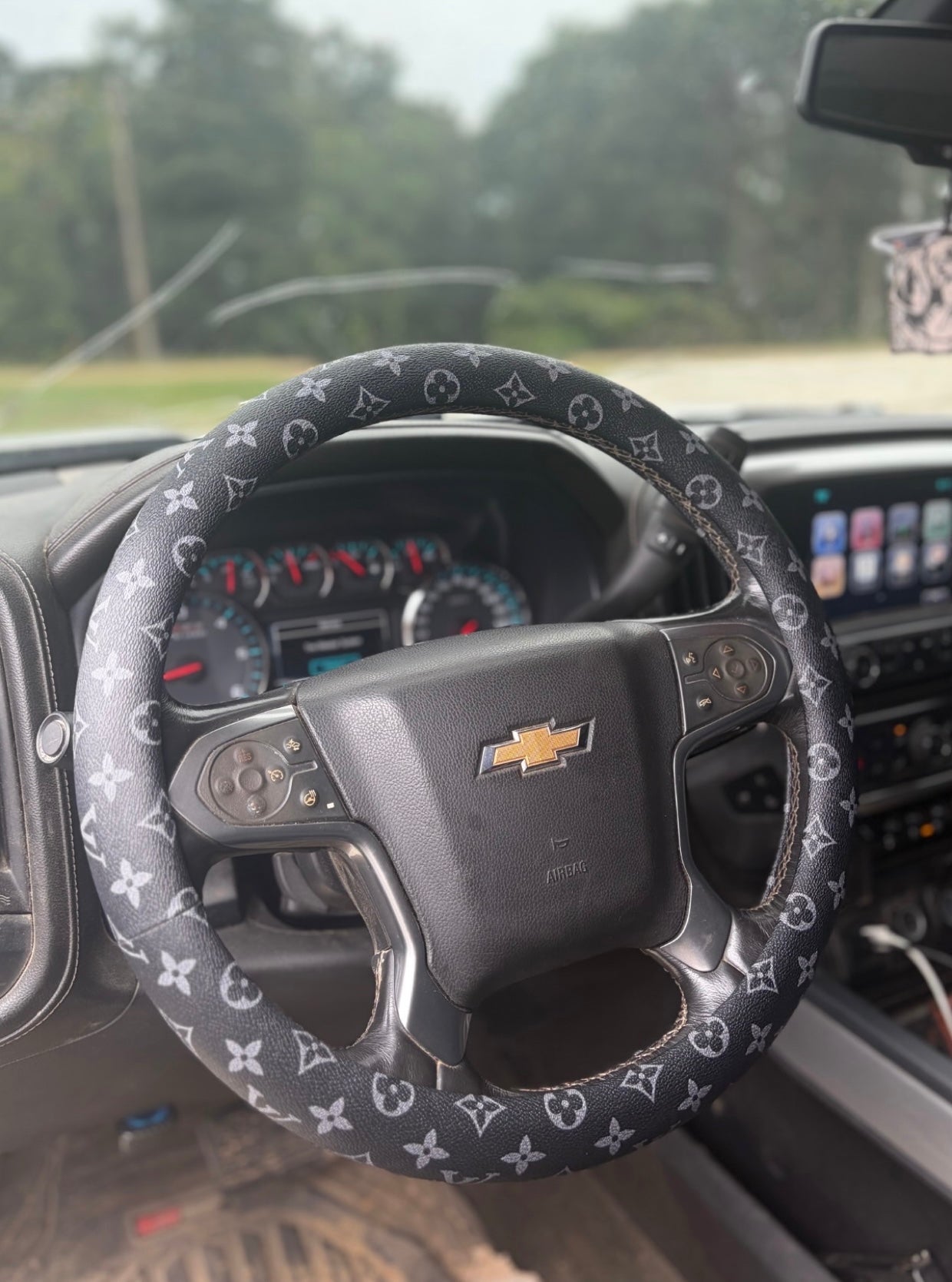 LV Steering Wheel Covers